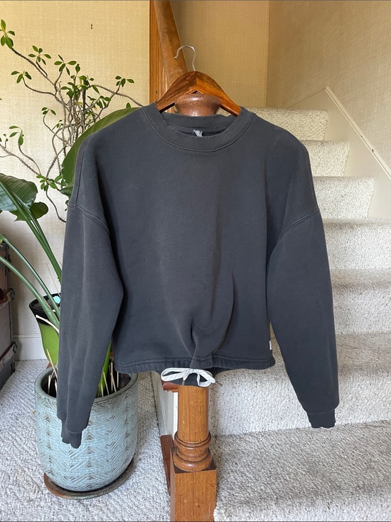 Vuori Sweaters - Vuori Restore Black Cropped Crewneck Sweatshirt with Drawstring Hem